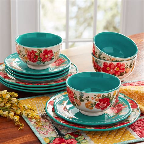 the pioneer woman dinnerware.